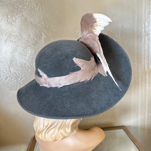 ONE OF A KIND JACK MCCONNELL WIDE BRIM GRAY FELT HAT + LARGE FEATHER WINGS - Picture 5 of 14